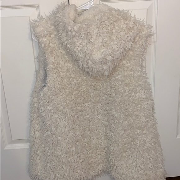 White fluffy vest - Picture 2 of 2